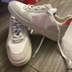 WOMENS VEJA LIKE NEW SZ 9